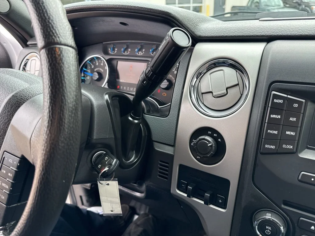 Used 2014 Ingot Silver Metallic Ford XLT image 23