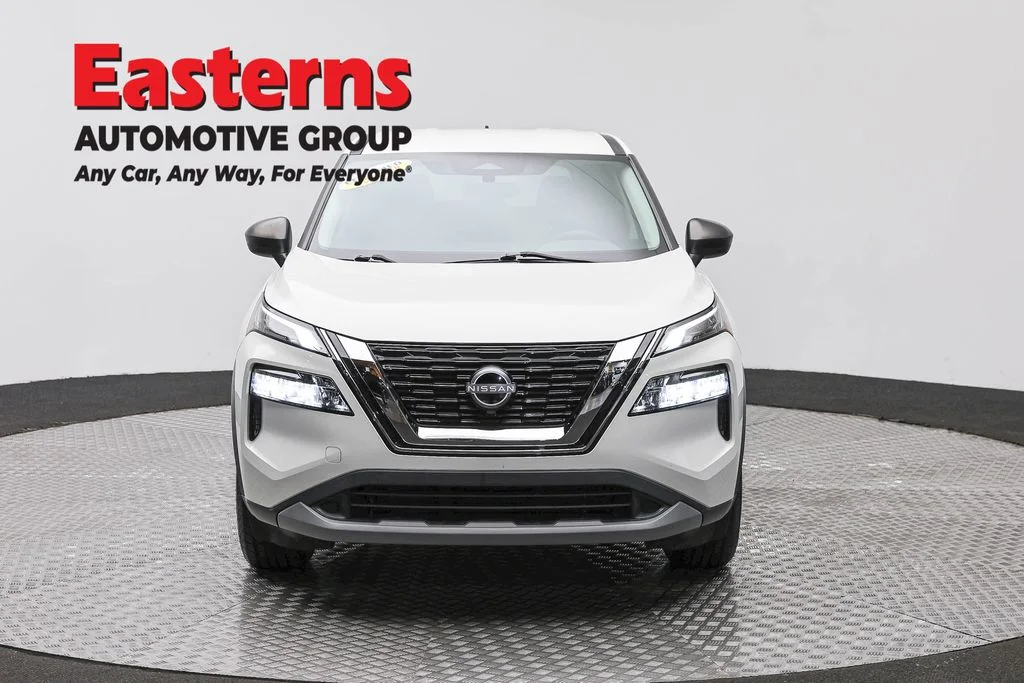 Used 2023 White Nissan S image 2