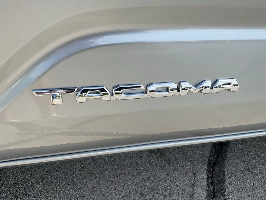 2025 Toyota Tacoma SR5 - Photo 23