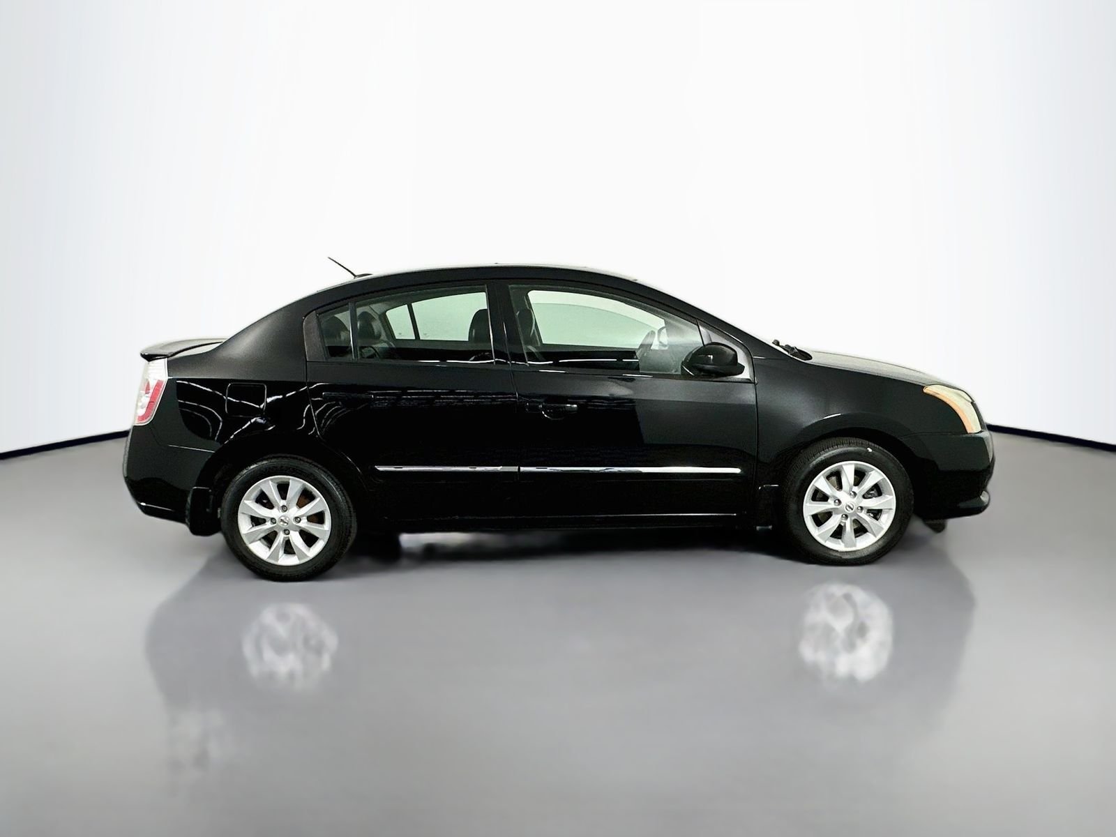 Used 2011 Super Black Metallic Nissan 2.0 SL image 9
