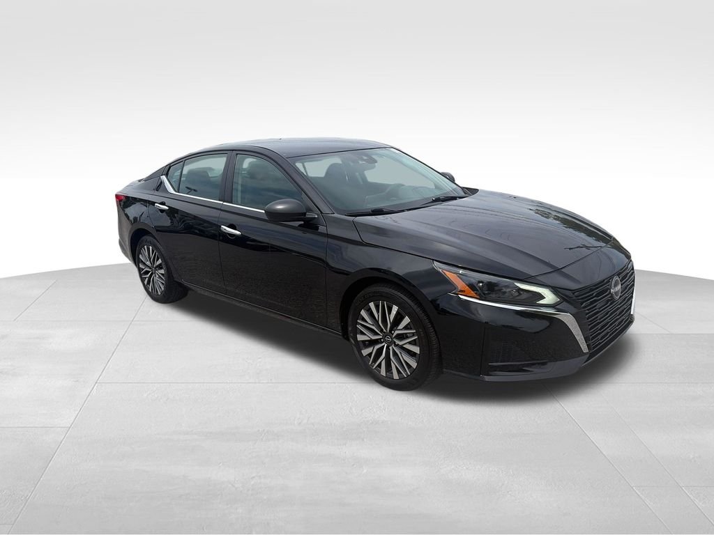 Used 2025 Super Black Nissan 2.5 SV image 8