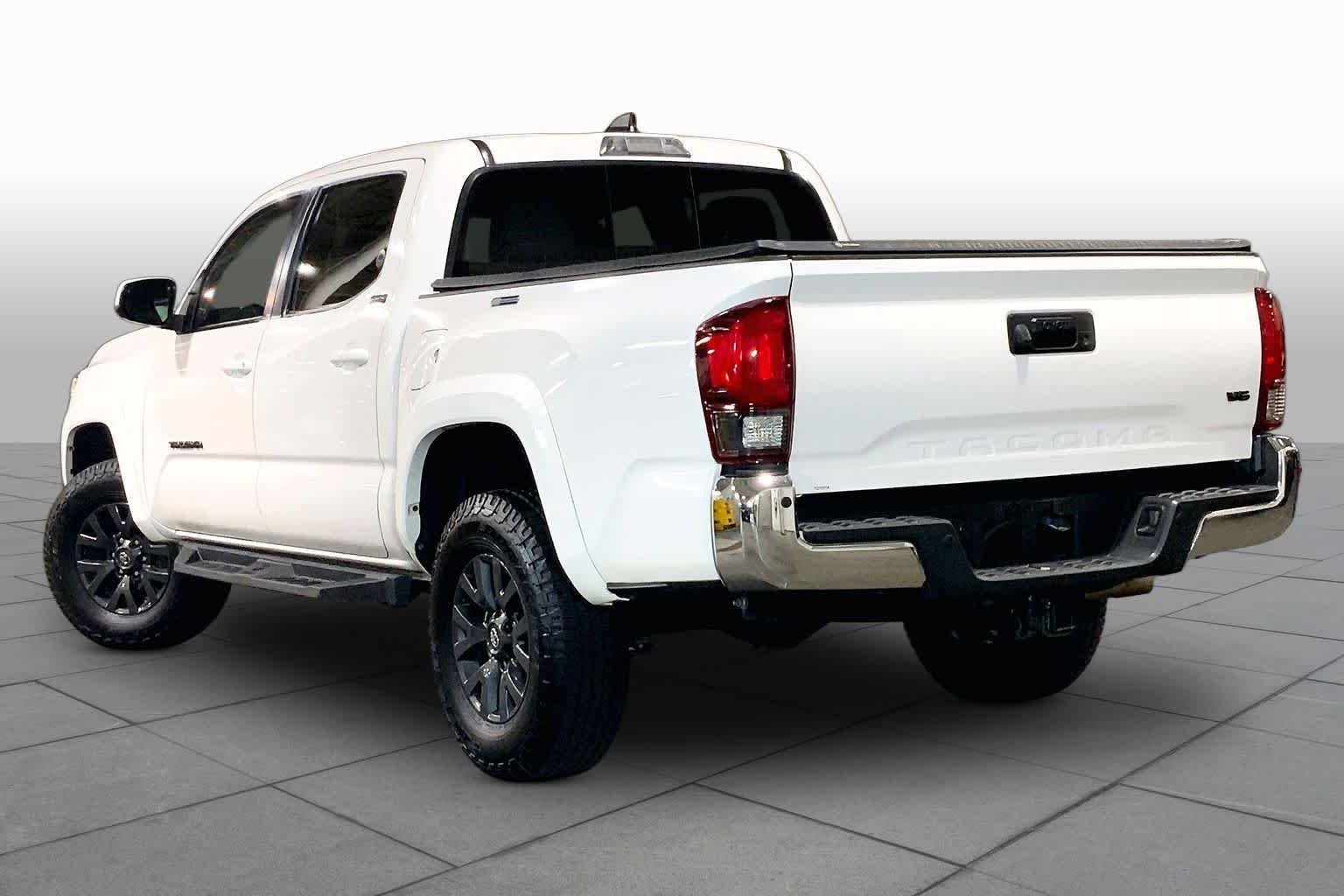 Used 2022 White Toyota SR5 image 12