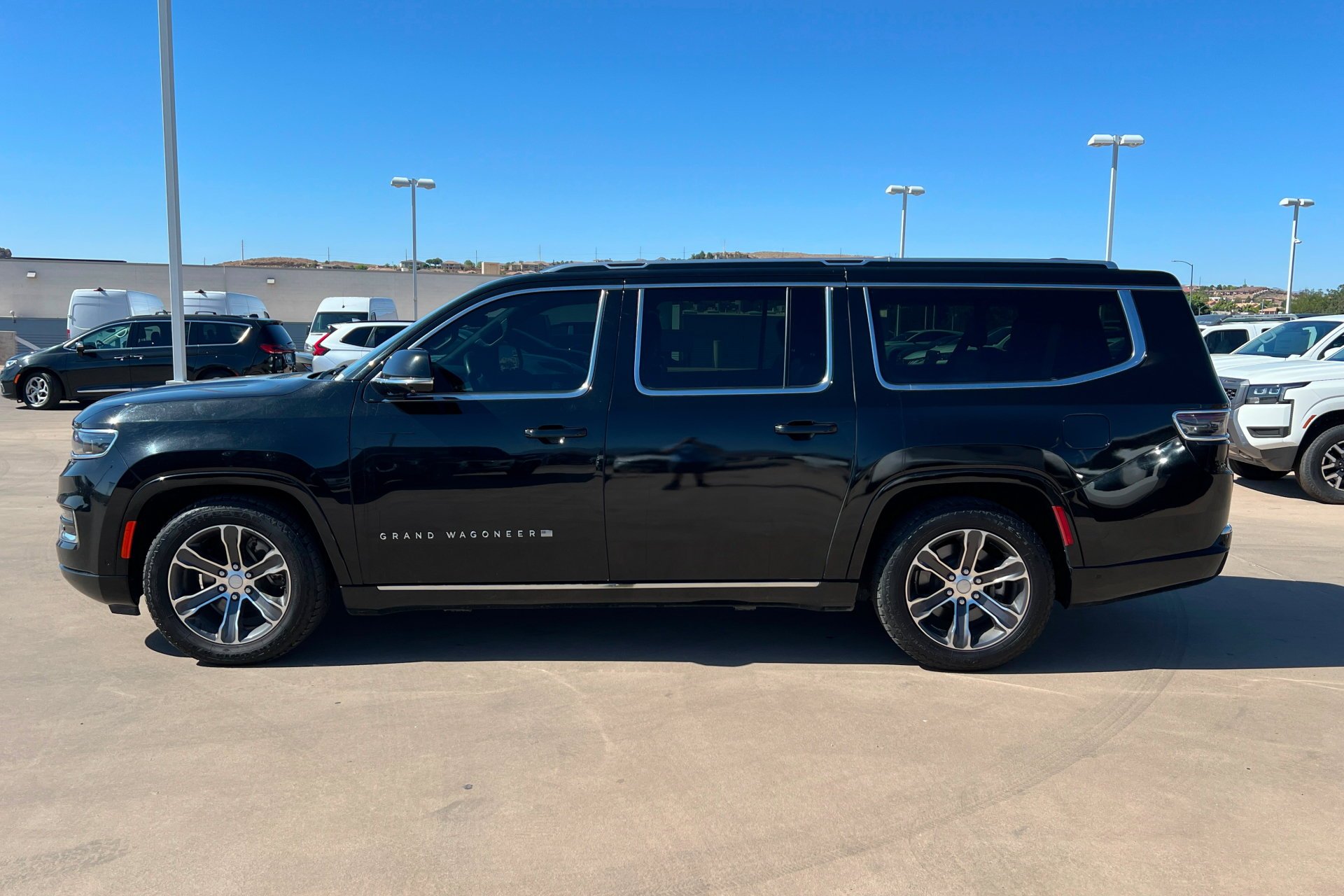 Used 2024 Diamond Black Crystal Pearlcoat Jeep Base image 2