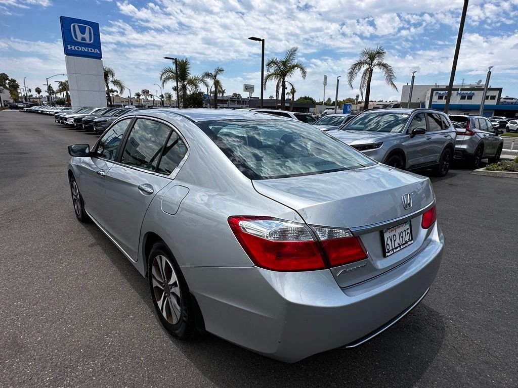 Used 2013 Alabaster Silver Metallic Honda LX image 6