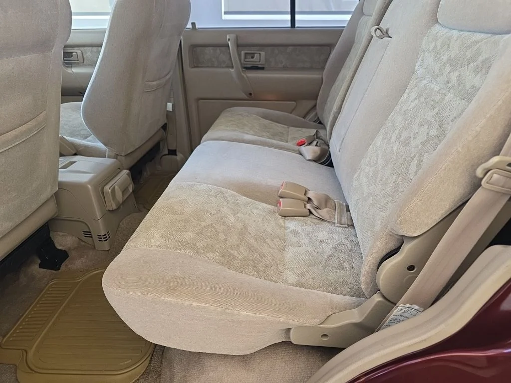 Used 2000 Red Isuzu S image 18