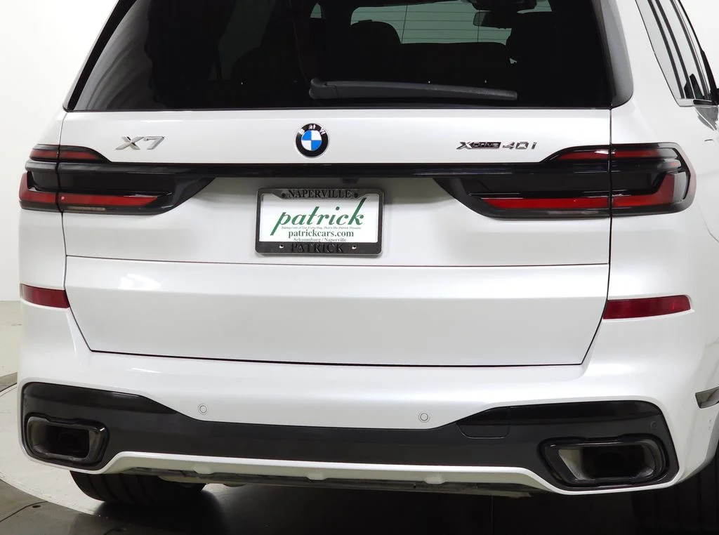 Used 2025 White BMW xDrive40i image 8