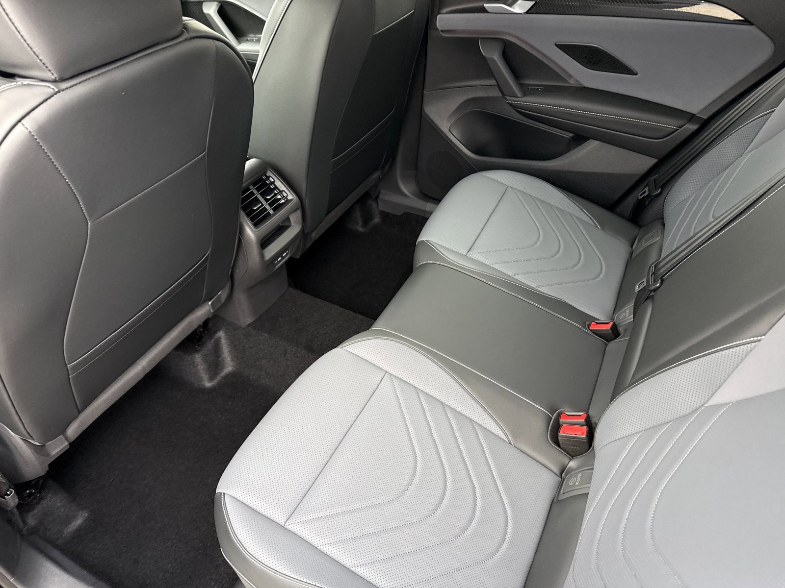 New 2026 Platinum Gray Metallic Volkswagen SE image 11
