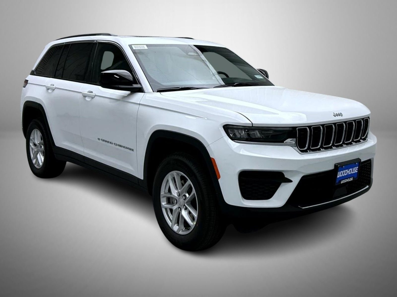 New 2026 Bright White Clear-Coat Exterior Paint Jeep Laredo X image 3