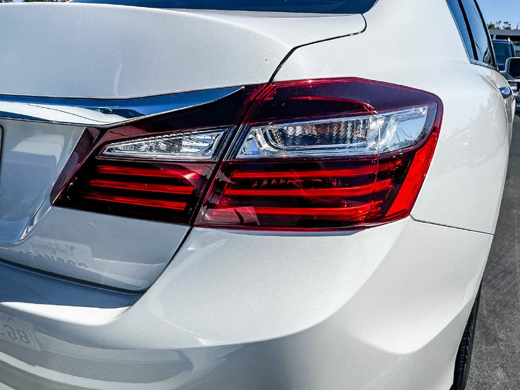 Used 2016 White Honda EX-L image 8