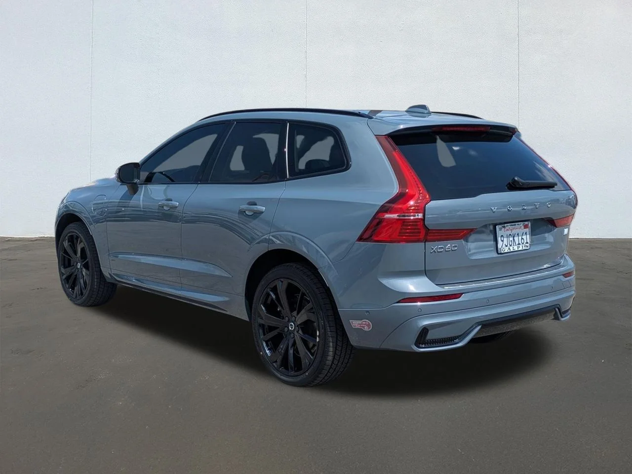Used 2024 Thunder Grey Metallic Volvo T8 Ultimate Dark Theme image 3