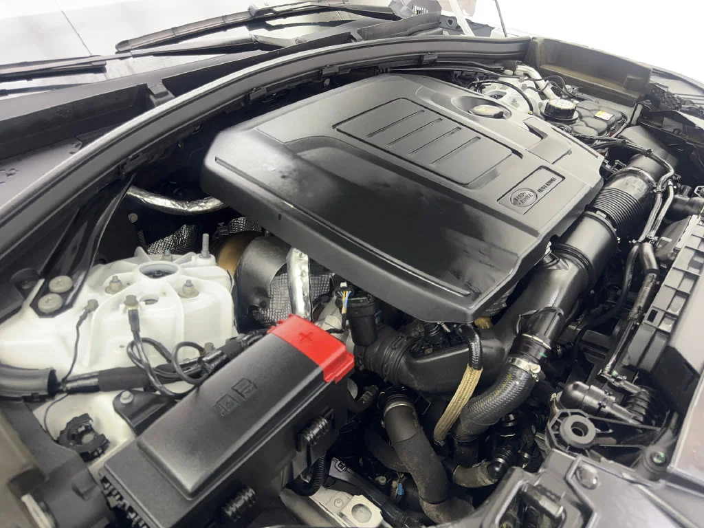 Used 2023 White Land Rover R-Dynamic S image 80