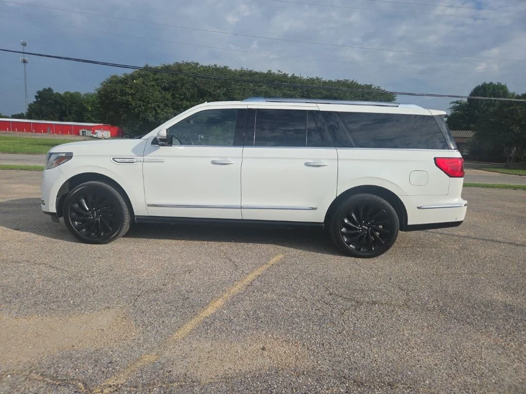 Used 2020 White Lincoln Reserve image 4