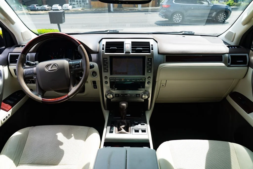 Used 2016 Red Lexus 460 Luxury image 9