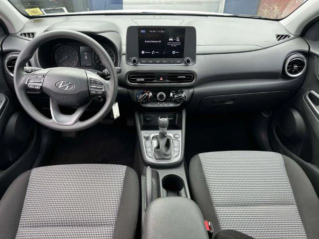 Used 2023 Lunar White Hyundai SE image 15