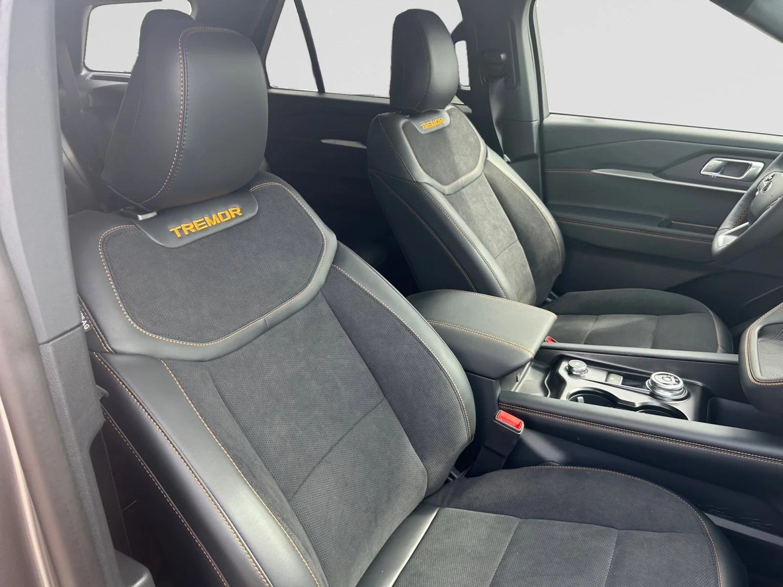 New 2026 Carbonized Grey Metallic Ford Tremor image 12