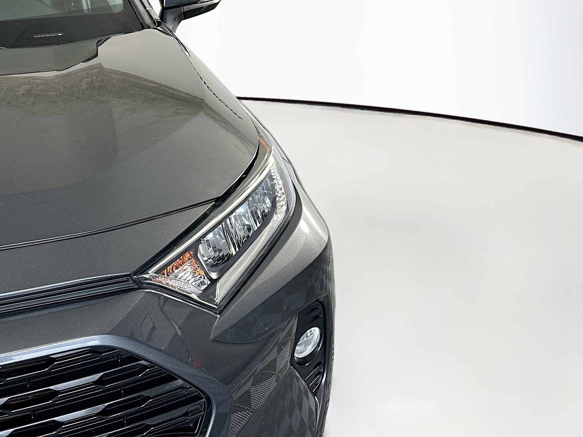 Used 2021 Magnetic Gray Metallic Toyota XLE Premium image 9