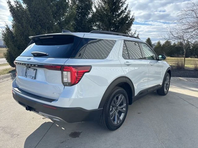 New 2026 Space White Metallic Ford Active image 6