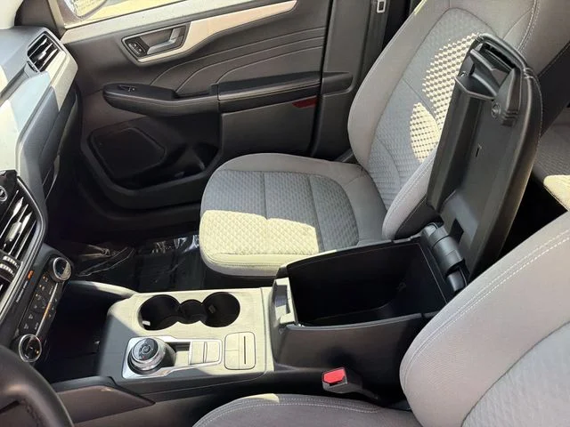 Used 2022 Black Ford SE image 23