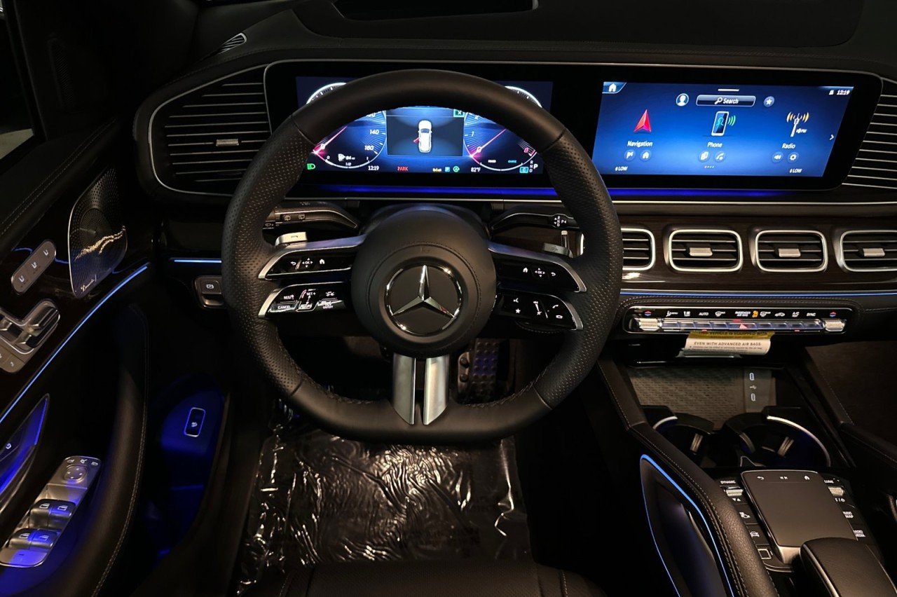New 2026 MANUFAKTUR Moonlight White Metallic Mercedes-Benz GLS 580 4MATIC® SUV image 13