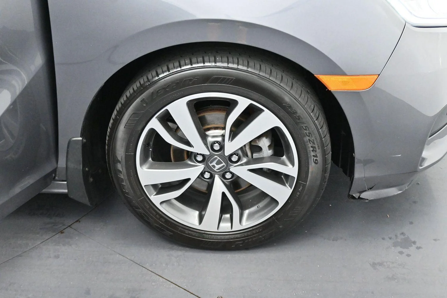 Used 2023 Modern Steel Metallic Honda Touring image 41