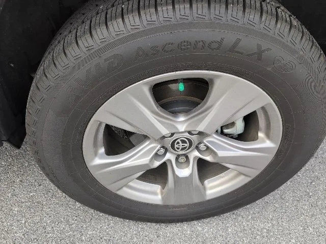 Used 2022 White Toyota XLE image 6