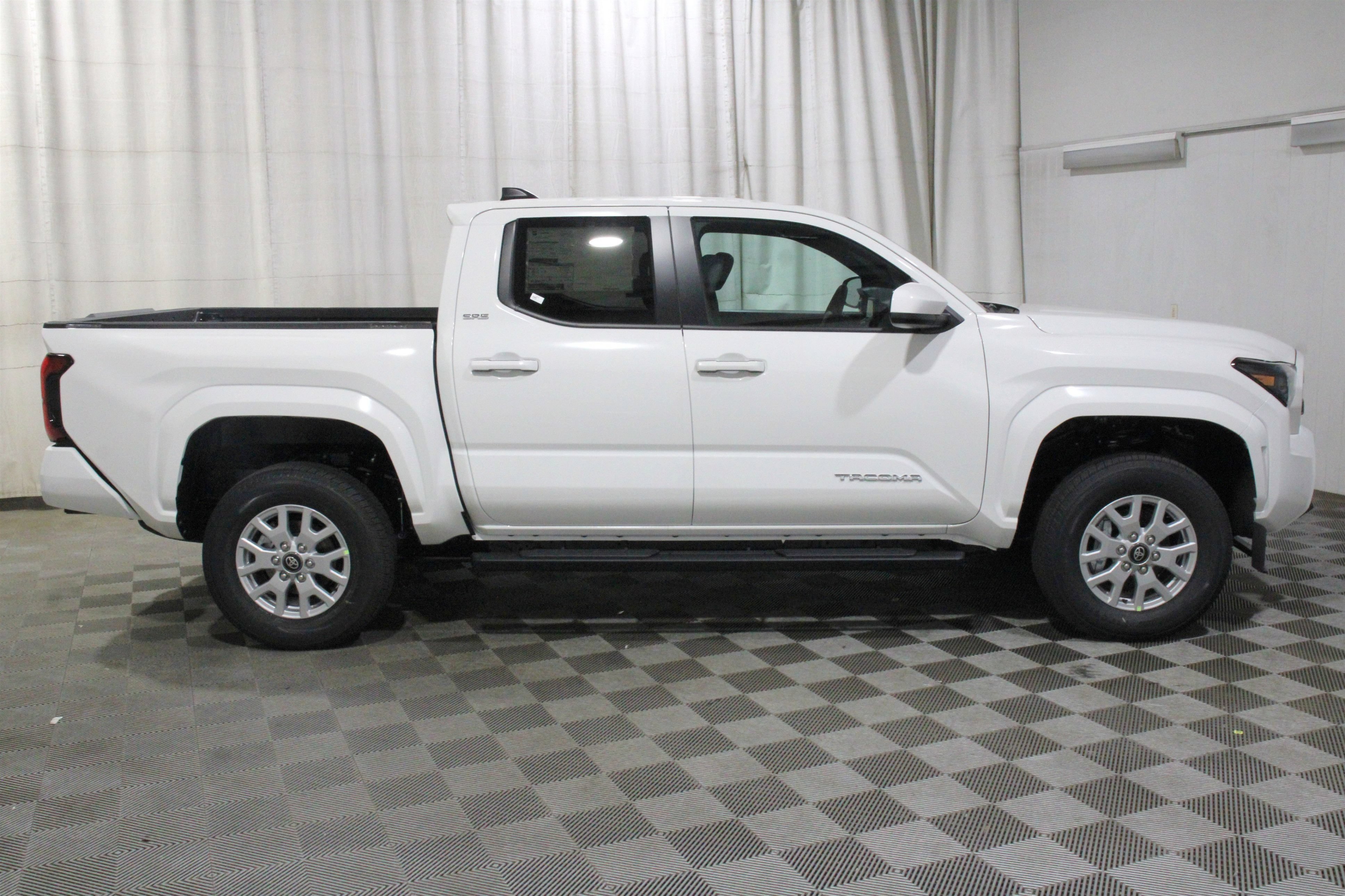 2026 Toyota Tacoma SR5 - Photo 32