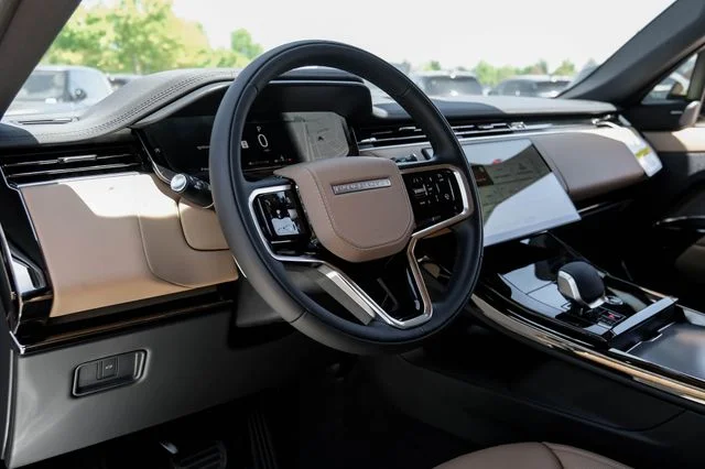 New 2026  Land Rover SE image 3