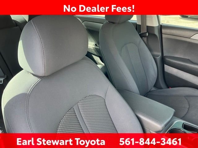 Used 2018 White Hyundai SE image 26