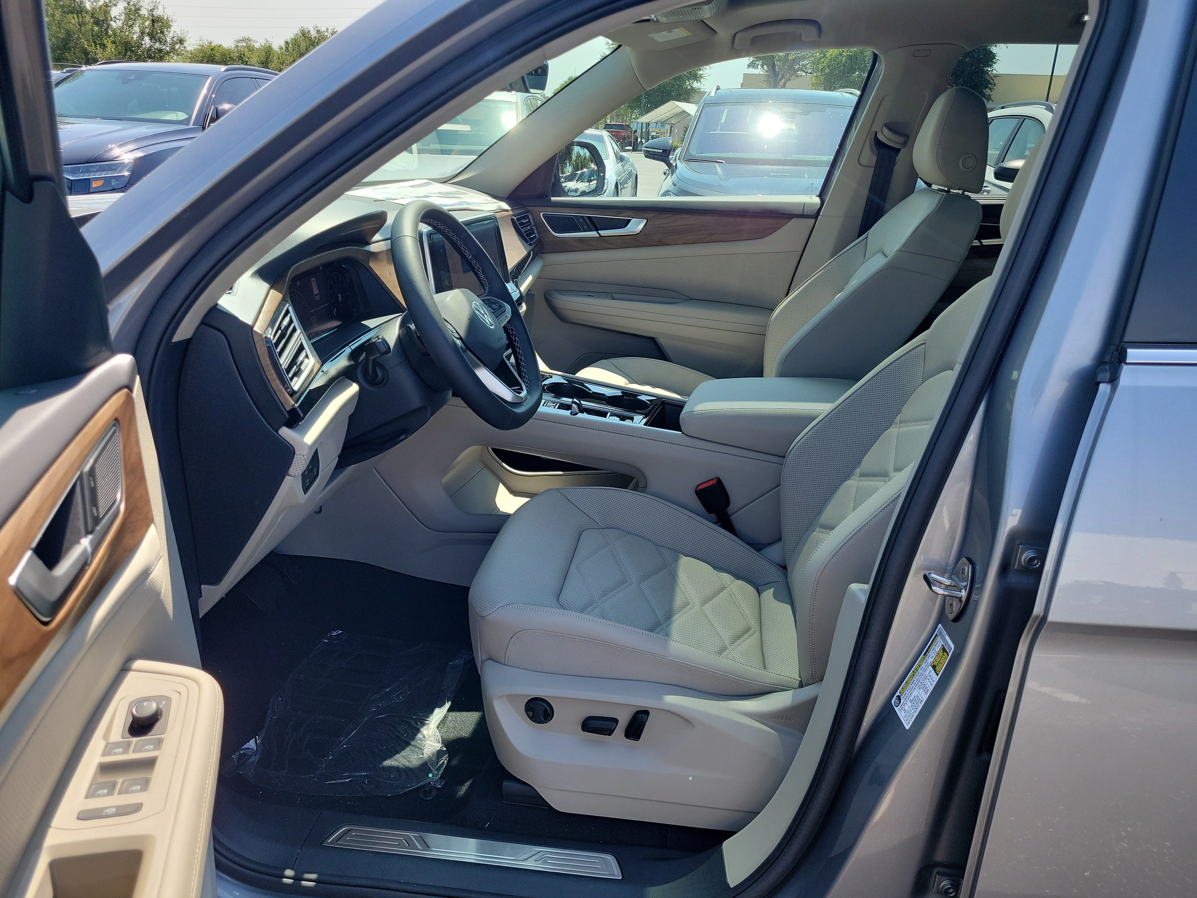 New 2026 Silver Volkswagen SE w/Technology image 15