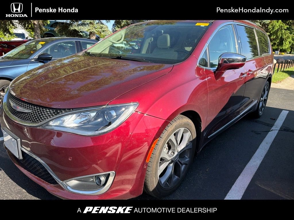 2018 Chrysler Pacifica Limited's photo