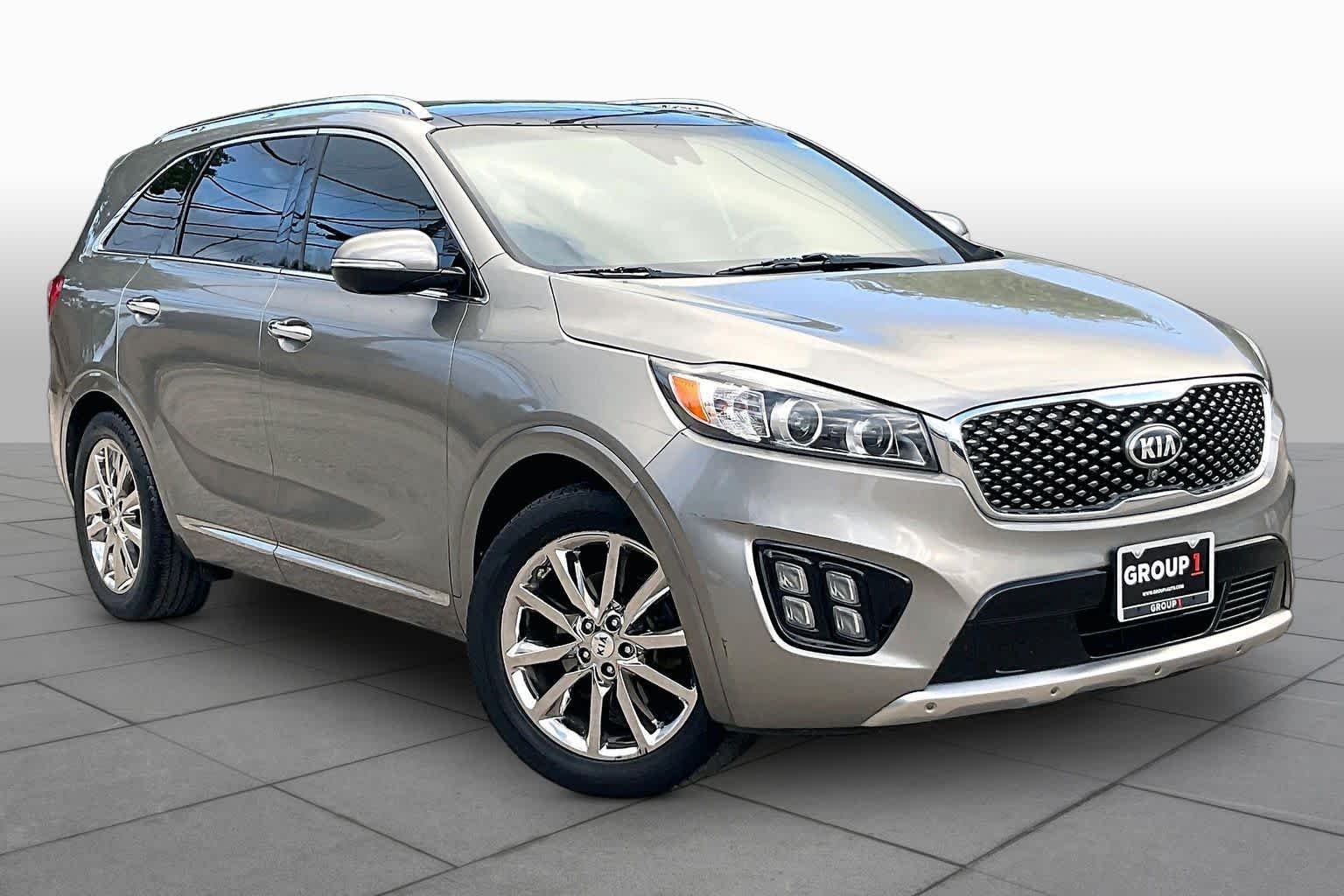 Used 2016 Titanium Silver Kia SXL image 3