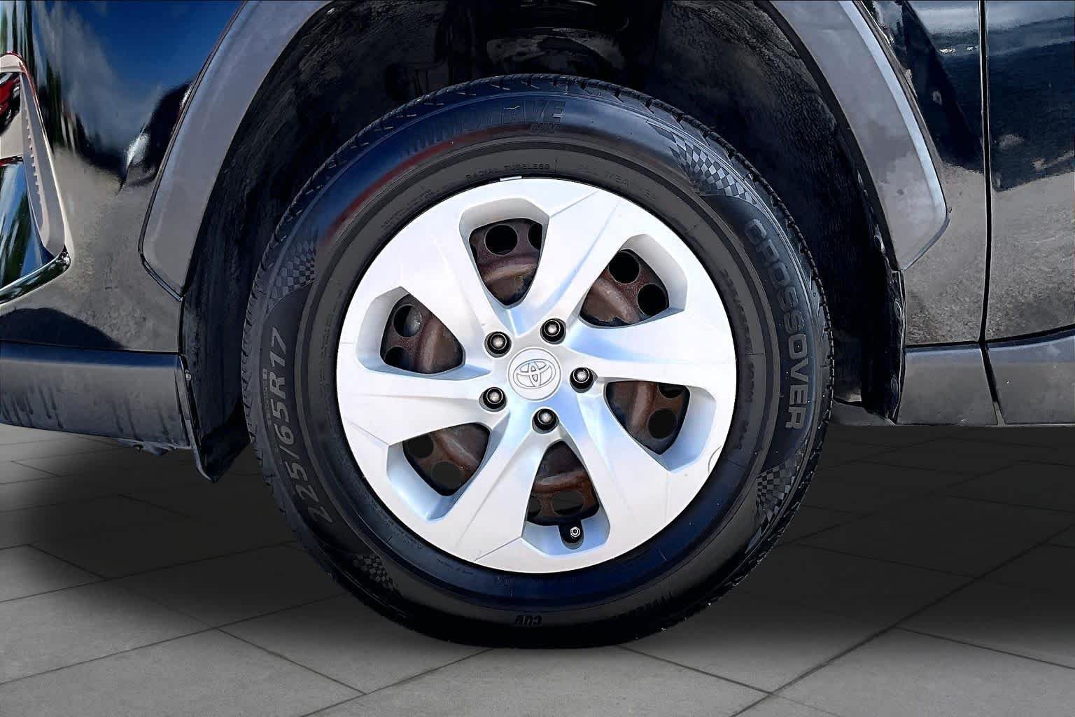 Used 2019 Midnight Black Metallic Toyota LE image 11