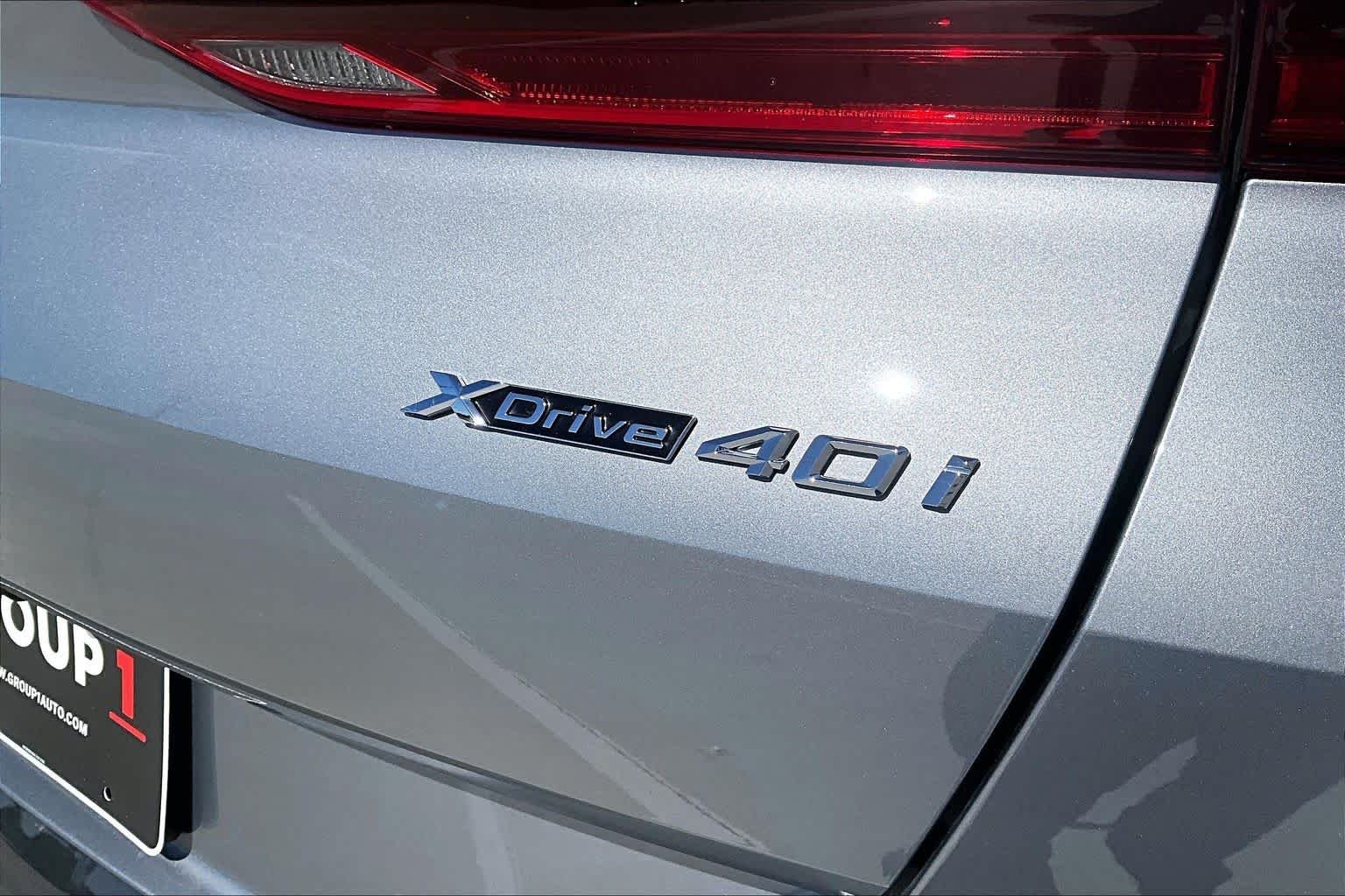 Used 2026 Skyscraper Grey Metallic BMW xDrive40i image 9