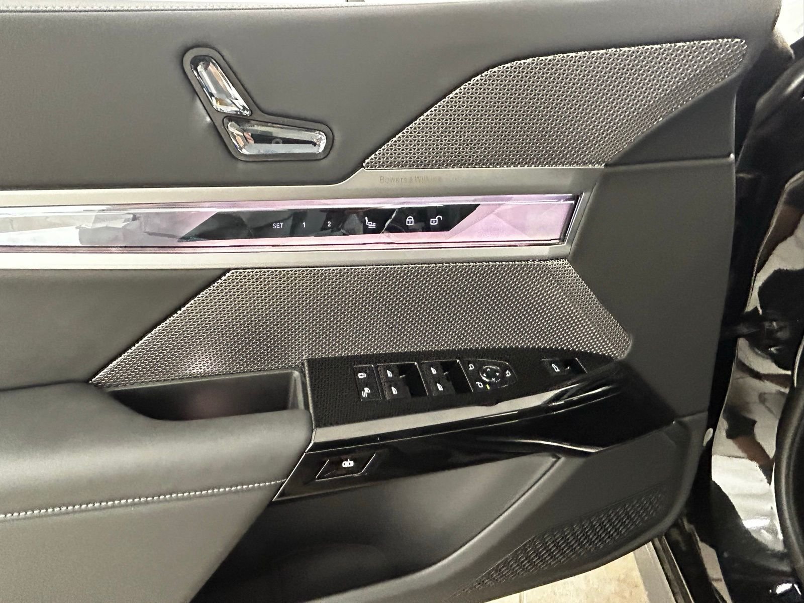 New 2026 Black Sapphire Metallic BMW xDrive60 image 38