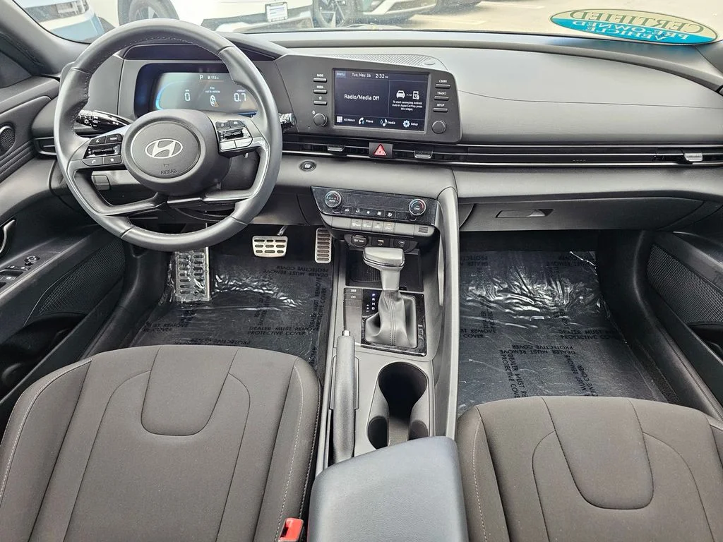 Used 2025 Gray Hyundai SEL Sport image 15