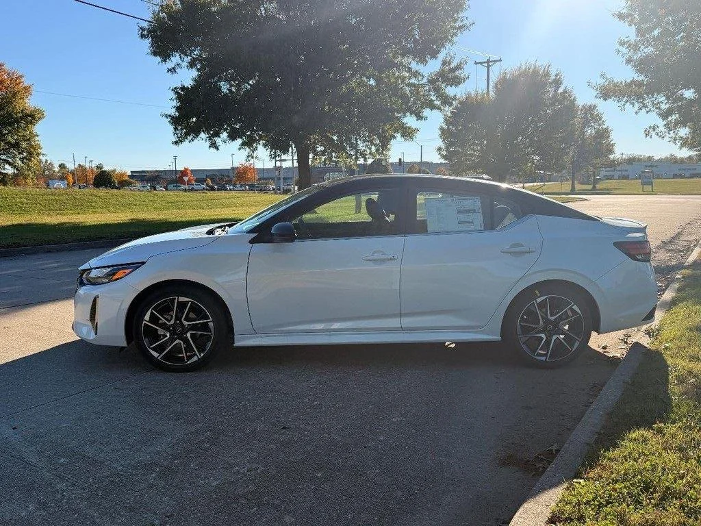 New 2025 Nissan Sentra SR Car in Cape Girardeau #N250604 | John