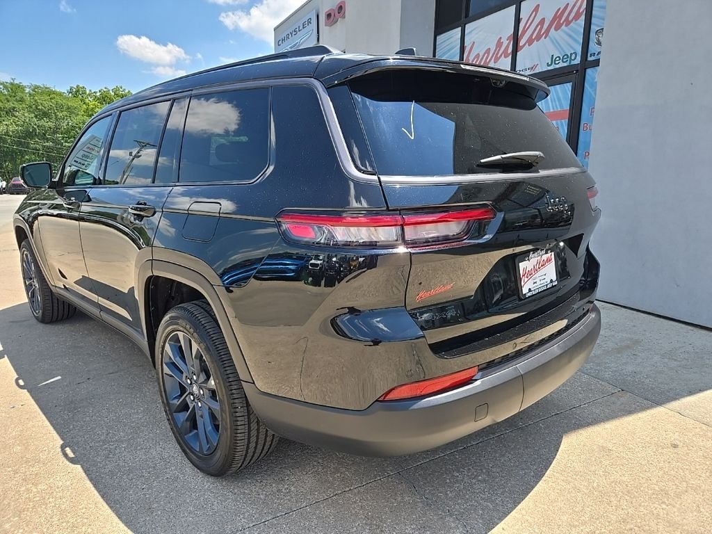 New 2026 Diamond Black Crystal Pearl-Coat Exterior Paint Jeep  image 8