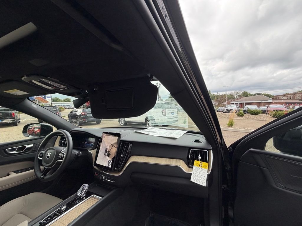 2026 Volvo XC60 Plus - Photo 10