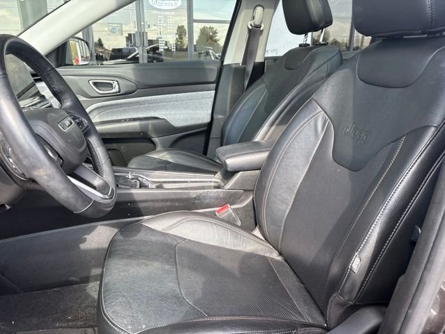Used 2022 Gray Jeep Latitude Lux image 5