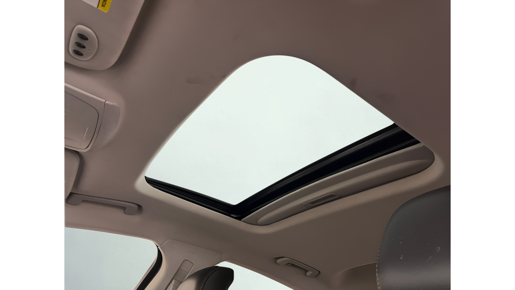 Used 2014  Ford Titanium image 25