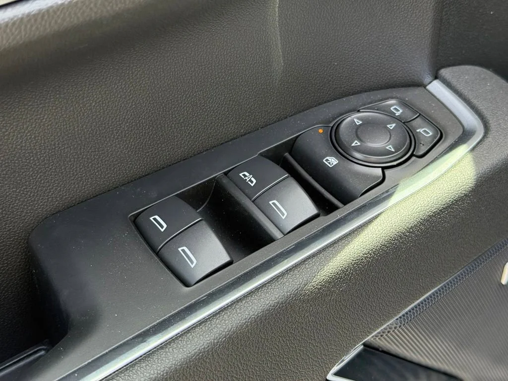 New 2026 Sterling Metallic GMC Elevation image 32