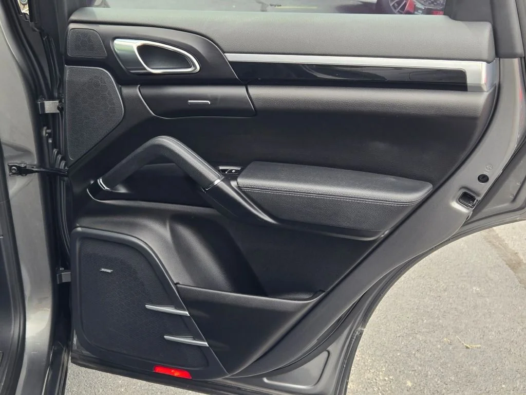 Used 2017  Porsche S image 10