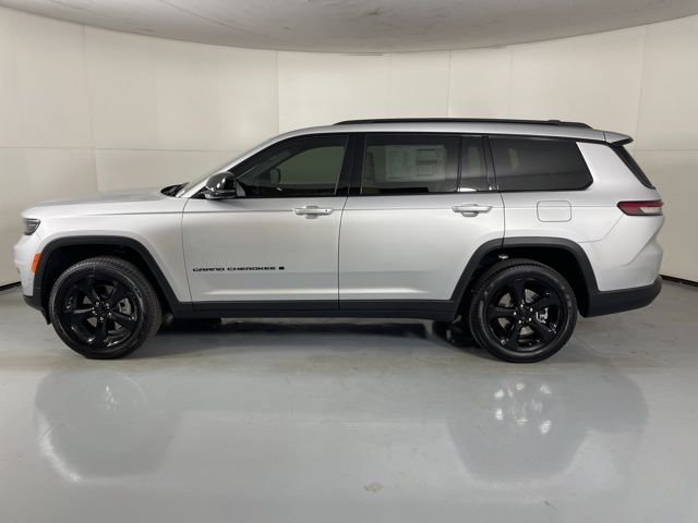 New 2025 Silver Zynith Exterior Paint Jeep Limited image 5