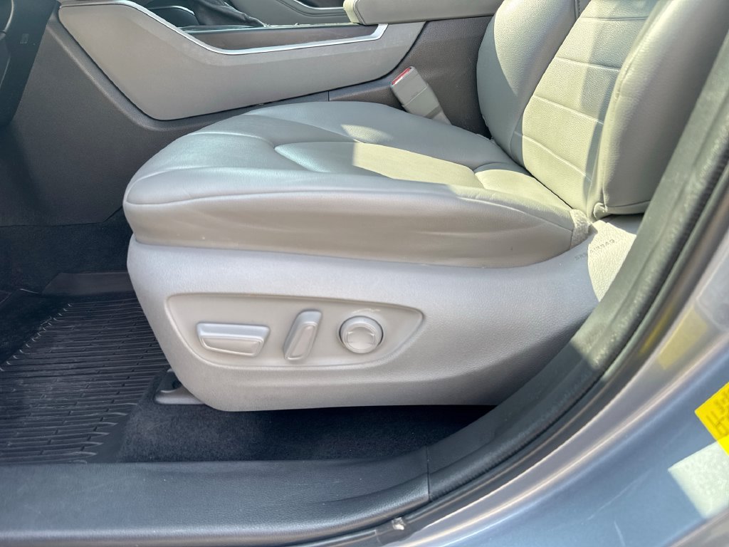Used 2022 Moon Dust Toyota XLE image 15