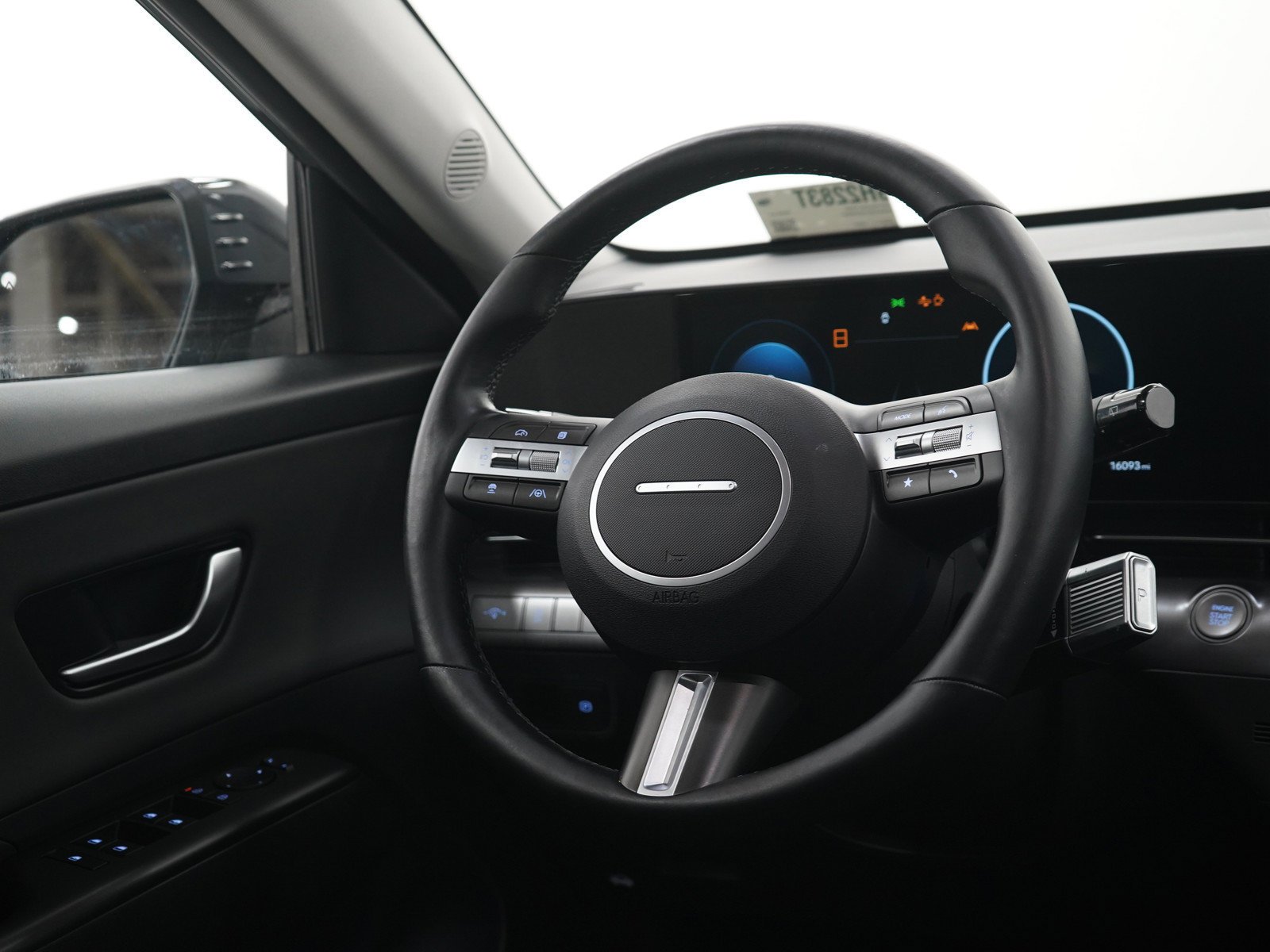 2025 Hyundai Kona Limited - Photo 14