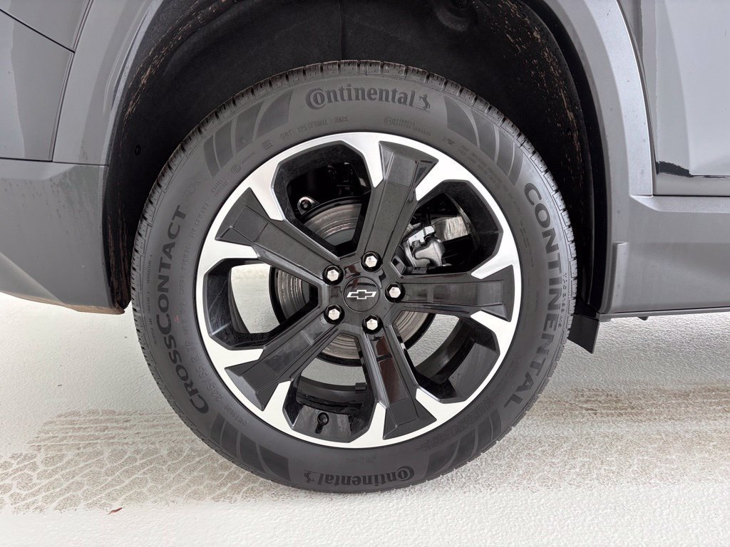 New 2027 Mosaic Black Metallic Chevrolet LT image 22