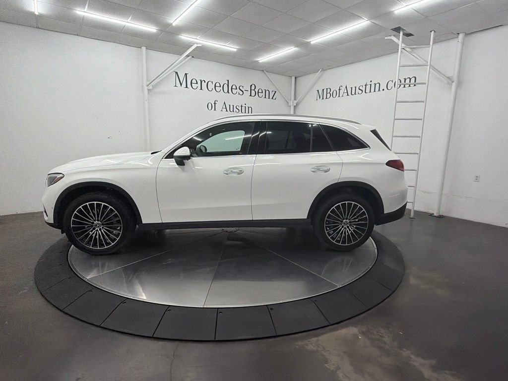 New 2027 Polar White Mercedes-Benz GLC 300 image 4