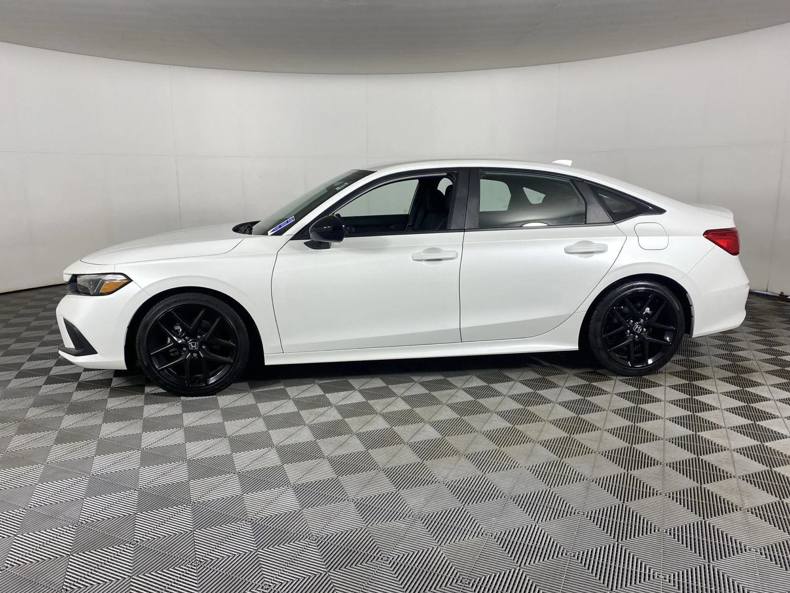 Used 2024 Platinum White Pearl Honda Sport image 4