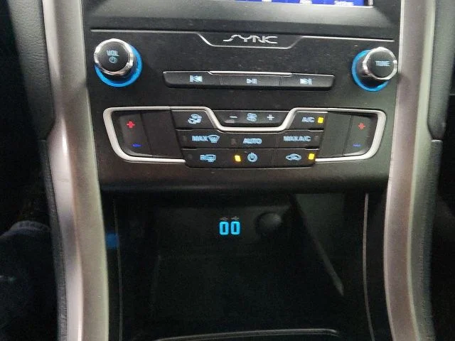 Used 2020 Oxford White Ford SE image 15