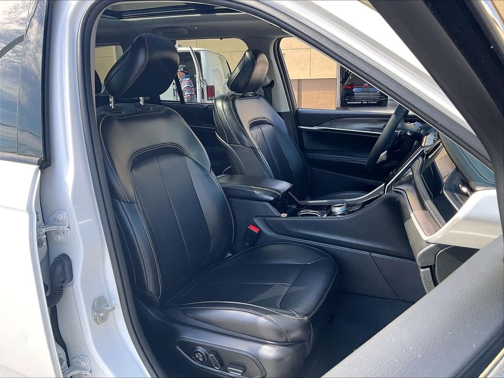 Used 2023 White Jeep 4xe image 11